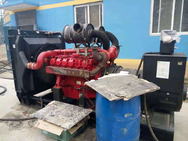 陆河租赁发电机-柴油发电机组的齿轮箱和发电机温升控制