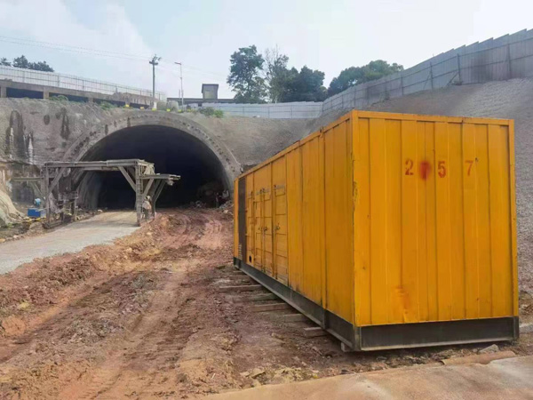 陆河发电机出租自启装置的工作原理是什么？