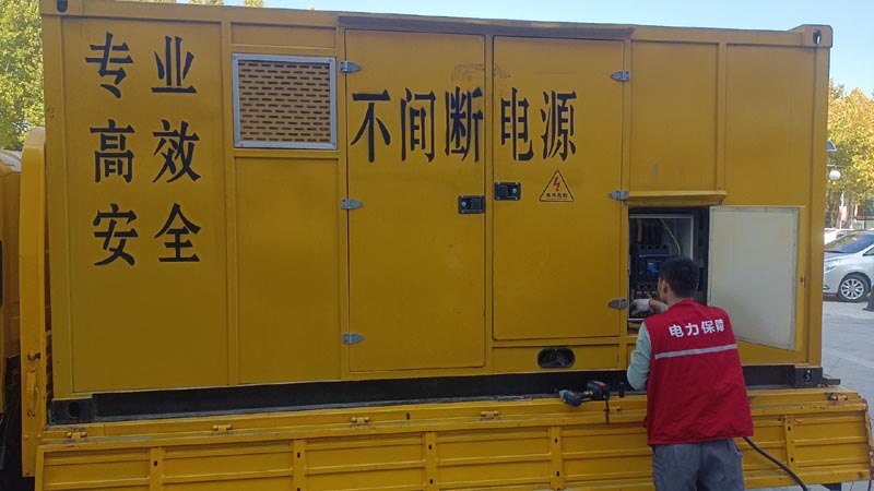 陆河柴油发电机组和UPS电源配合使用时，如何避免切换过程中的电力中断？