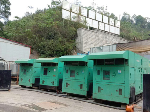 陆河先进的应急发电机系统中智能监测和控制系统如何确保电压稳定？