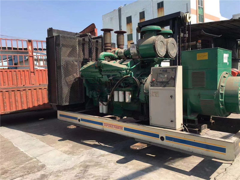 陆河如何判断柴油发电机组的机油温度是否达到了合适的预热温度？